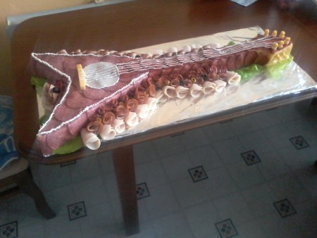 č. 9 - metalová gitara